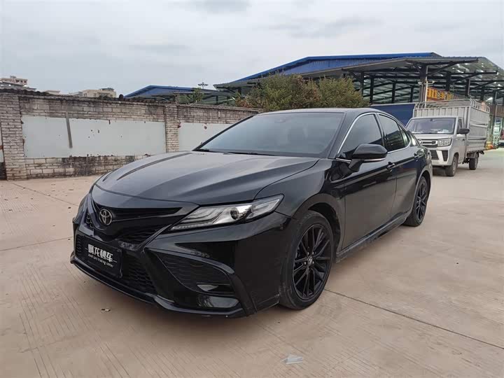 Фото 1 - Toyota Camry