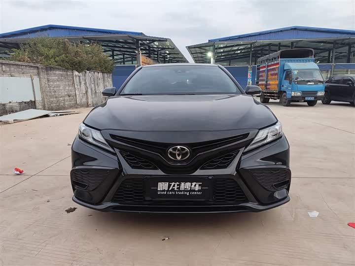 Фото 2 - Toyota Camry