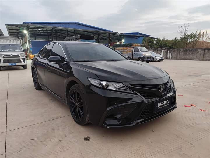 Фото 3 - Toyota Camry