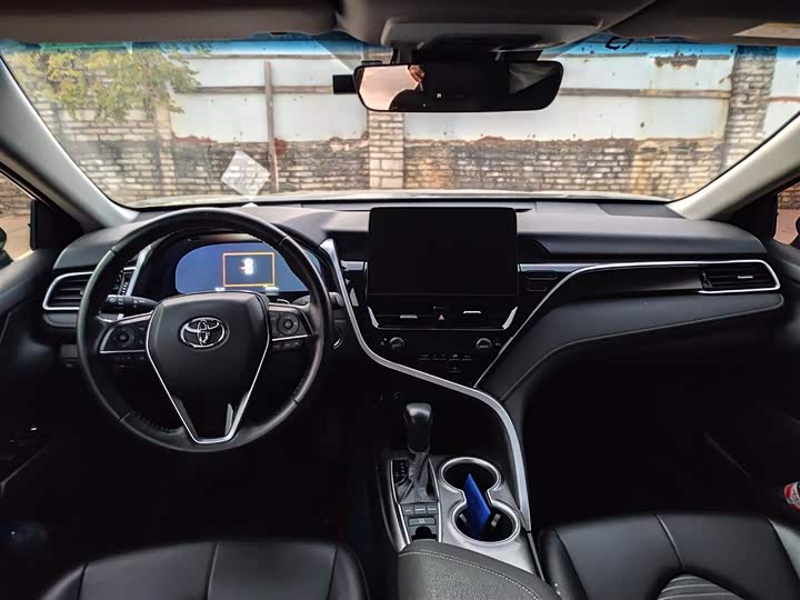 Фото 6 - Toyota Camry