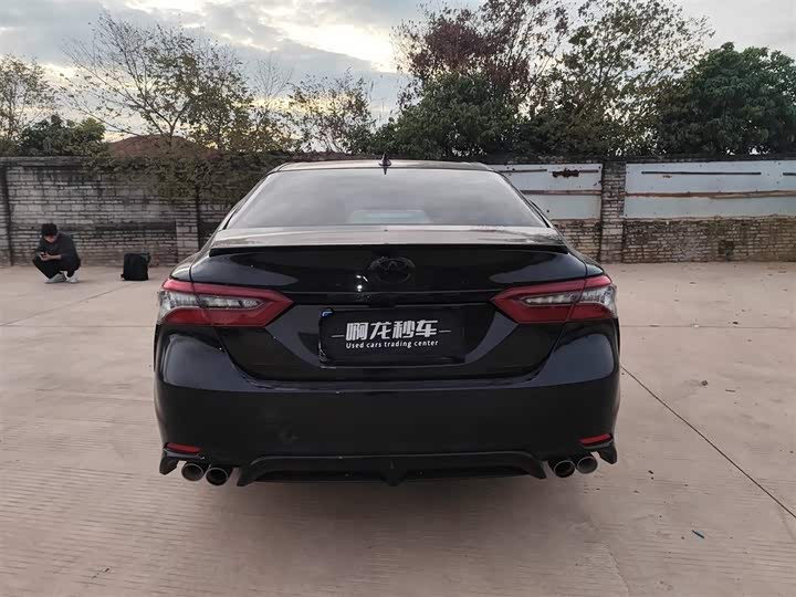 Фото 7 - Toyota Camry