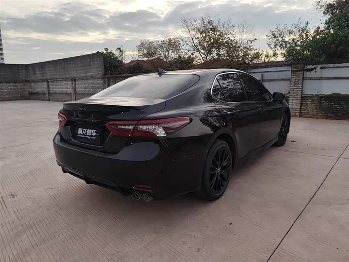 Фото 9 - Toyota Camry