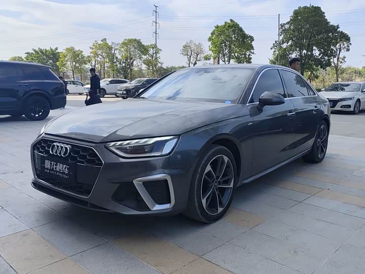 Фото 1 - Audi A4L