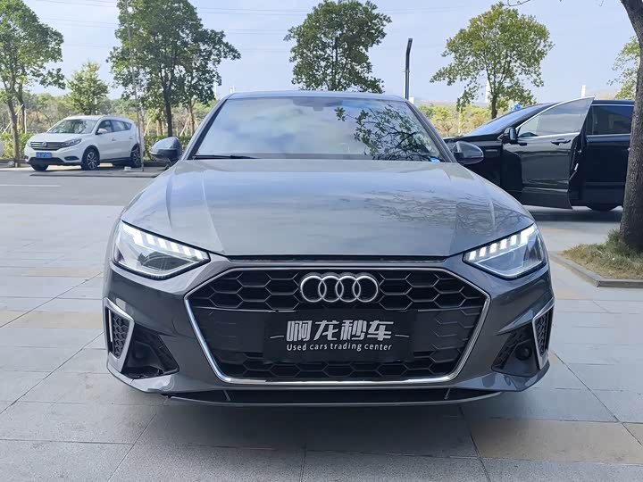 Фото 2 - Audi A4L