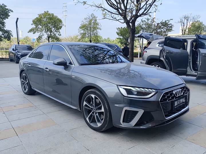 Фото 3 - Audi A4L