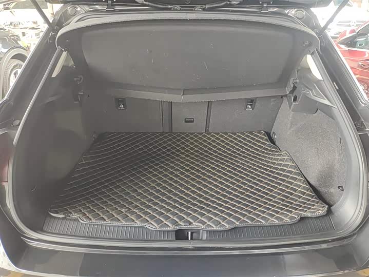 Фото 4 - Volkswagen T-Roc