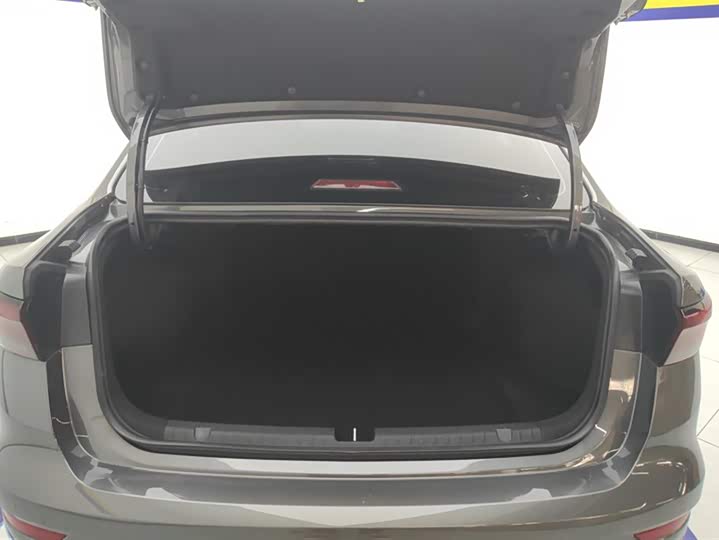 Фото 4 - Geely Emgrand