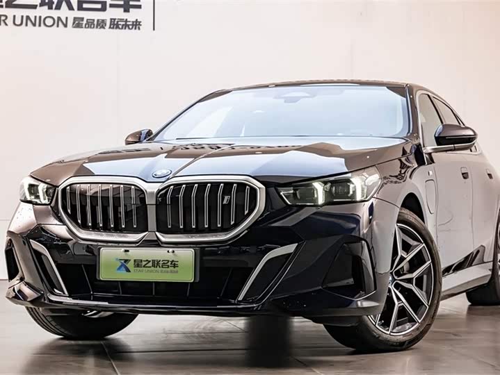 Фото 3 - BMW i5