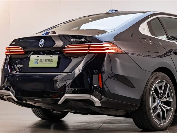 Фото 8 - BMW i5