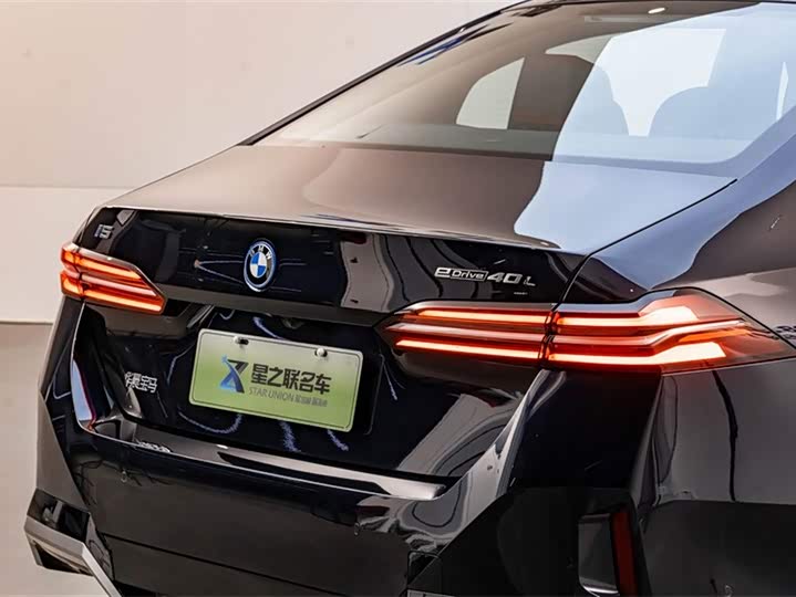 Фото 9 - BMW i5