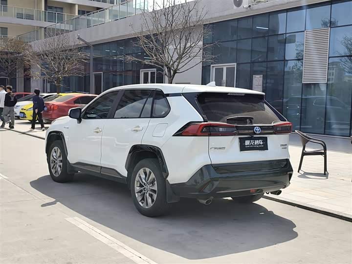 Фото 7 - Toyota Wildlander