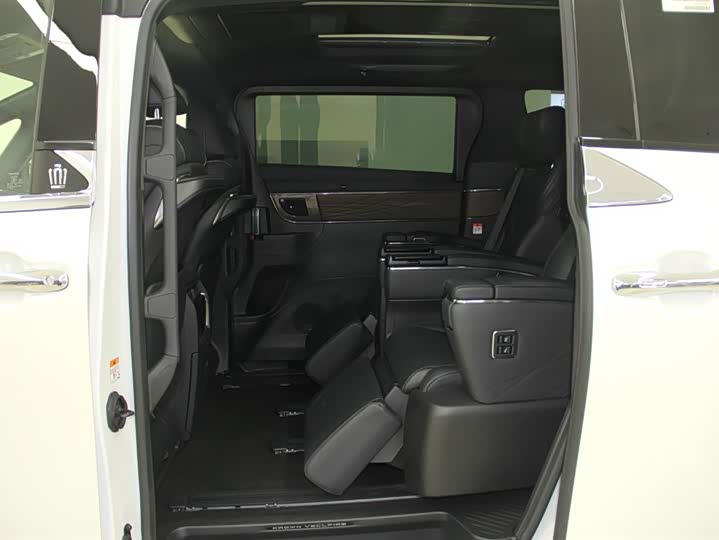 Фото 9 - Toyota Vellfire