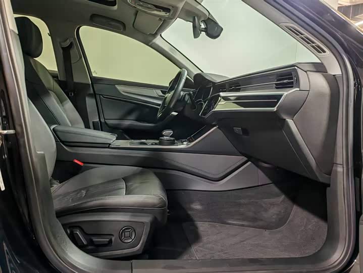 Фото 7 - Audi A6