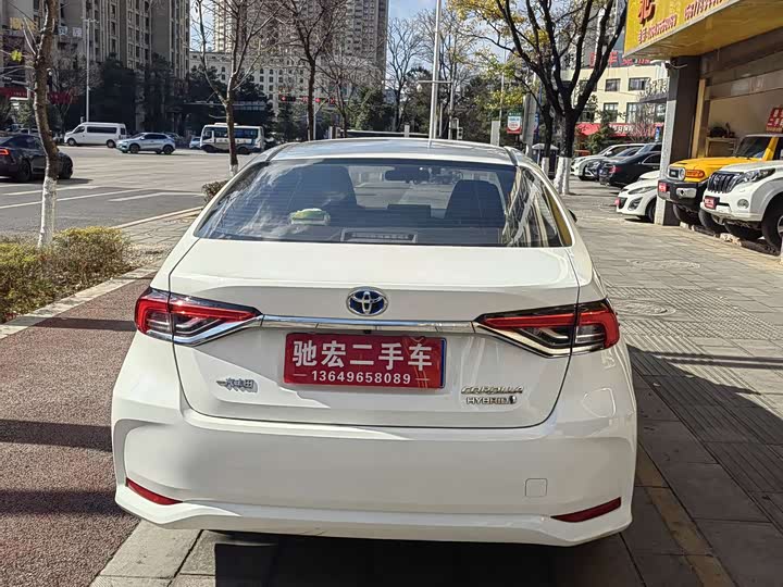 Фото 2 - Toyota Corolla