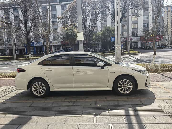 Фото 3 - Toyota Corolla