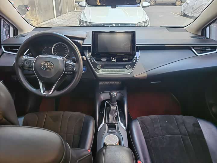 Фото 8 - Toyota Corolla