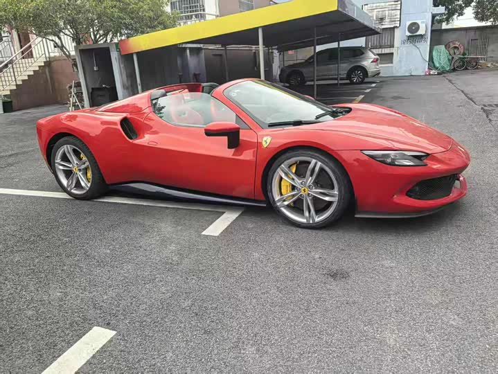 Фото 2 - Ferrari 296