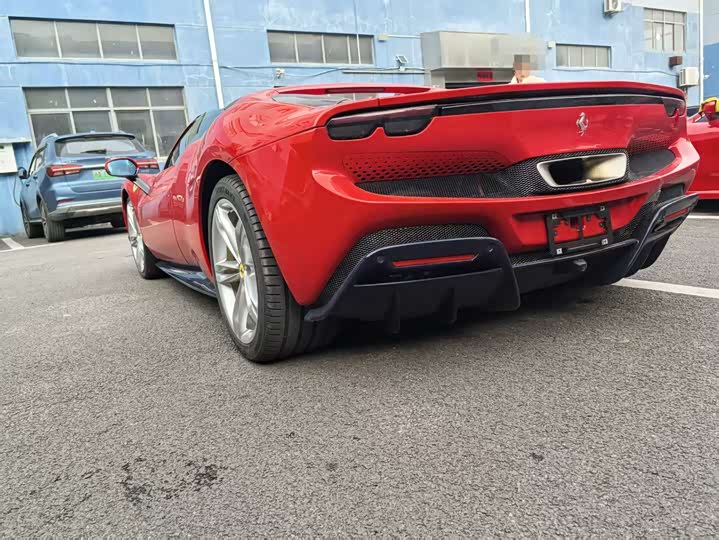 Фото 3 - Ferrari 296