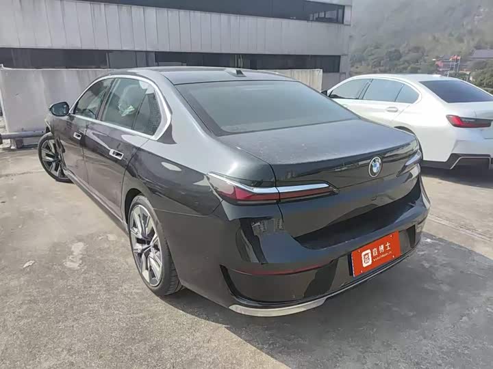 Фото 2 - BMW 7 Series