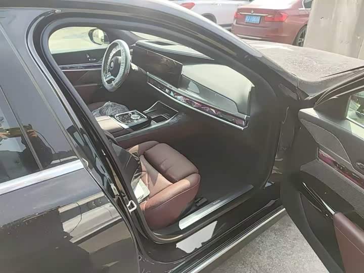 Фото 3 - BMW 7 Series