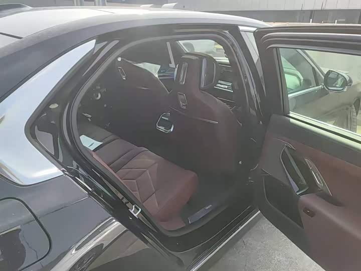 Фото 4 - BMW 7 Series