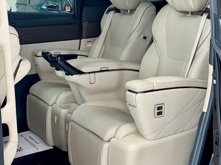 Фото 6 - Toyota Vellfire