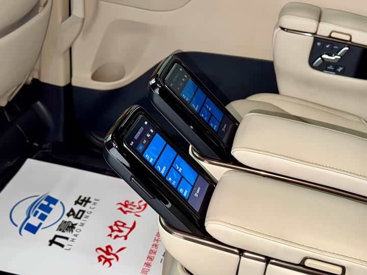 Фото 7 - Toyota Vellfire