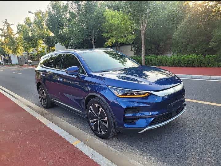 Фото 3 - BYD Tang Hybrid/EV