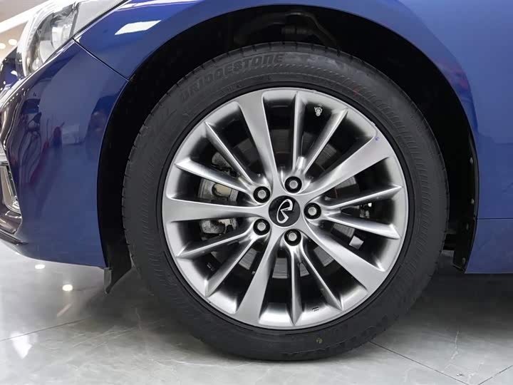 Фото 4 - Infiniti Q50L