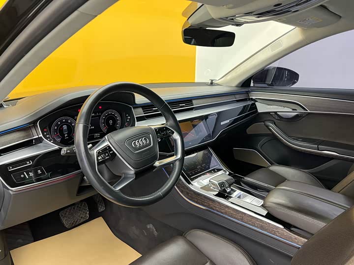Фото 4 - Audi A8