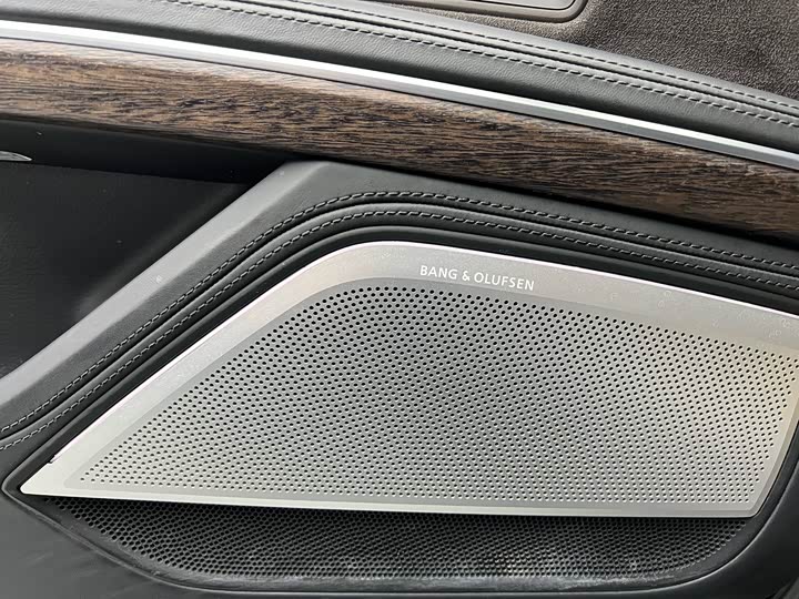 Фото 6 - Audi A8