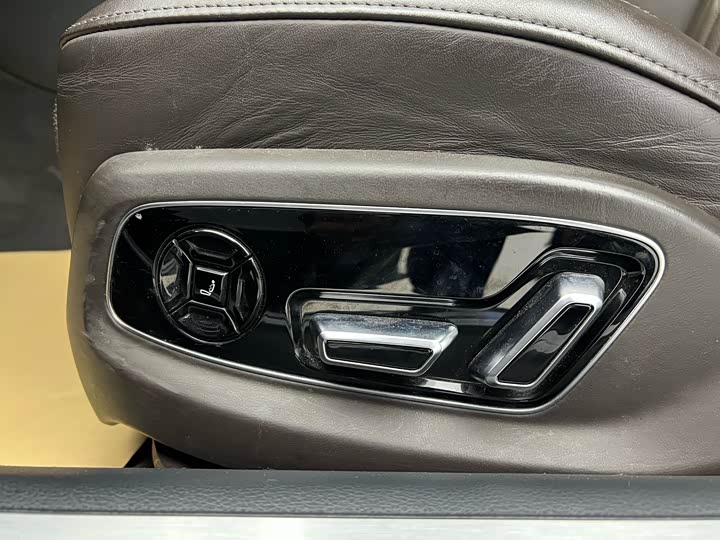 Фото 8 - Audi A8