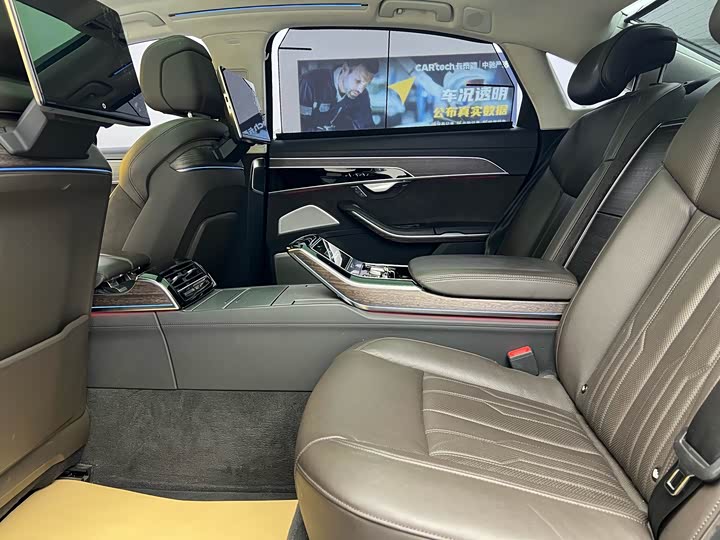 Фото 9 - Audi A8