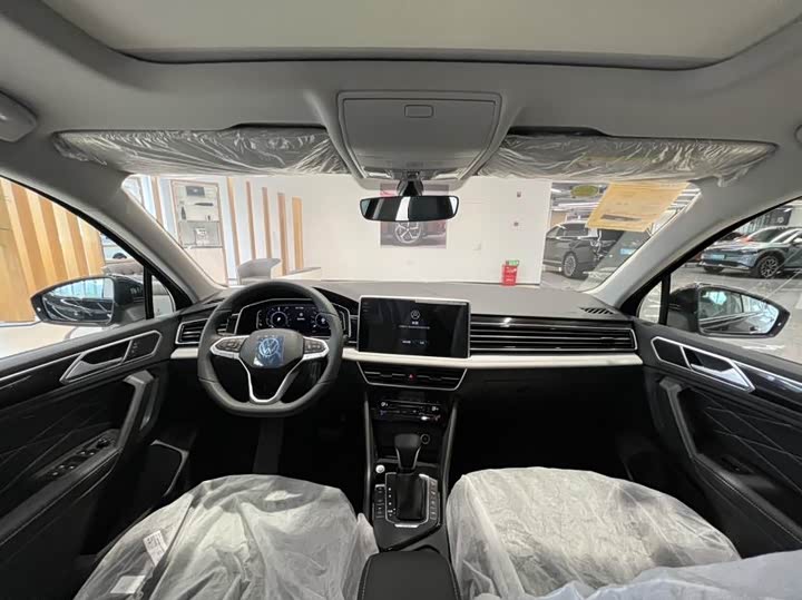 Фото 7 - Volkswagen Tiguan L Hybrid