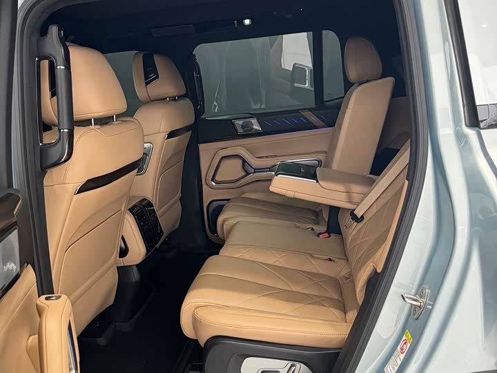 Фото 5 - BYD FangChengBao Leopard 8