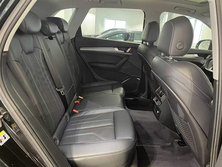 Фото 8 - Audi Q5L