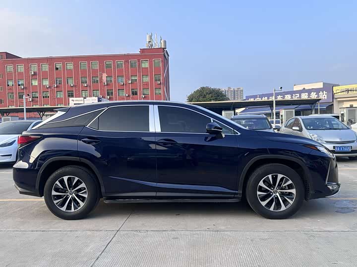 Фото 6 - Lexus RX