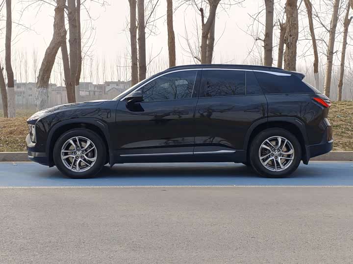 Фото 3 - Nio ES6