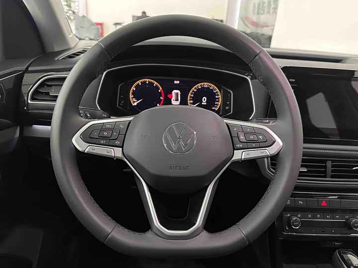 Фото 9 - Volkswagen Tharu