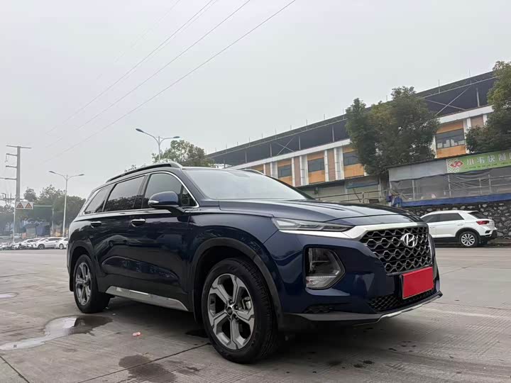 Фото 1 - Hyundai Santa Fe