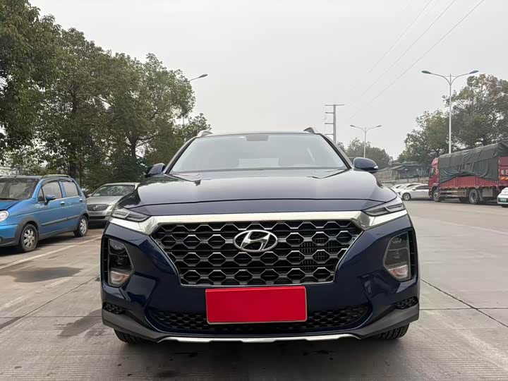 Фото 2 - Hyundai Santa Fe