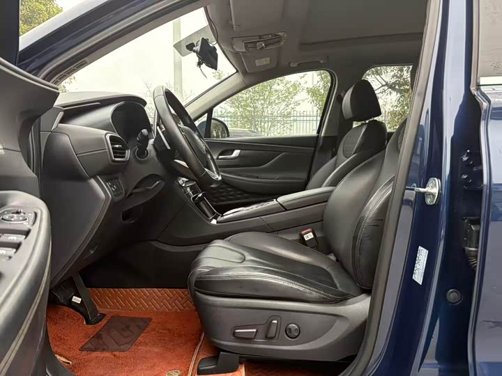 Фото 4 - Hyundai Santa Fe