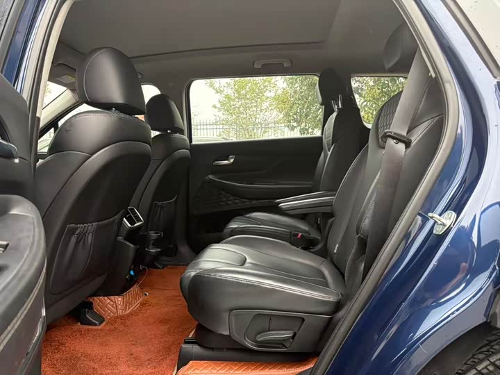 Фото 6 - Hyundai Santa Fe