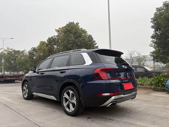 Фото 9 - Hyundai Santa Fe