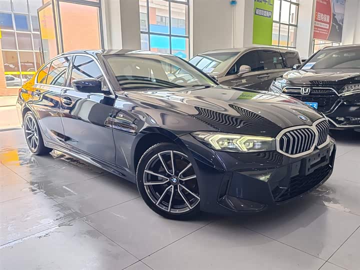 Photo 3 - BMW 3 Series