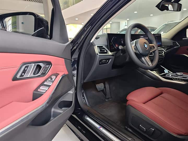 Photo 4 - BMW 3 Series