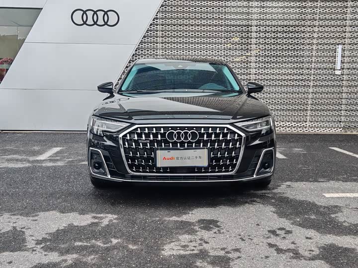Фото 2 - Audi A8