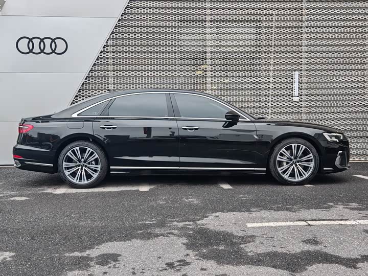 Фото 3 - Audi A8