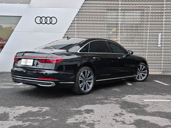 Фото 4 - Audi A8