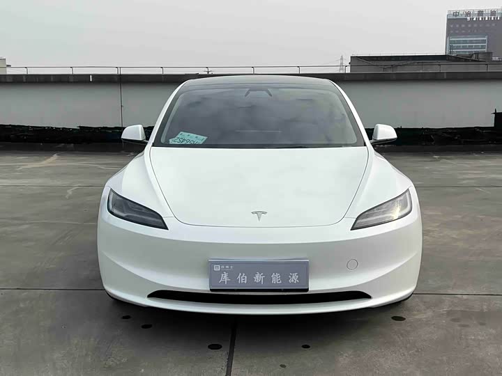 Фото 2 - Tesla Model 3